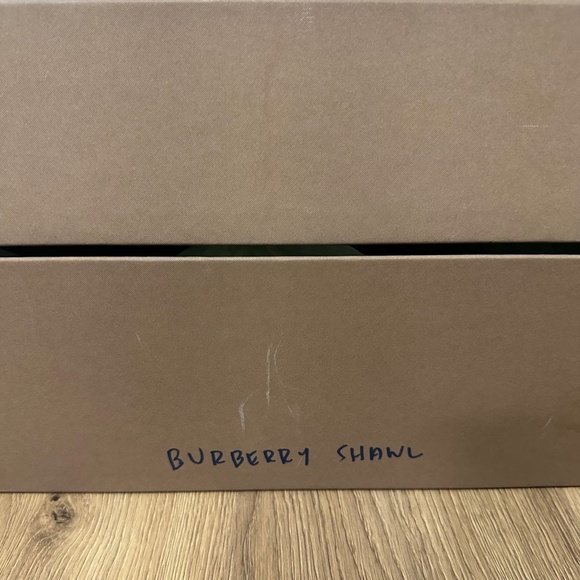 Burberry Carla Logo Hooded Wool Blend Cape - Picture 15 of 16